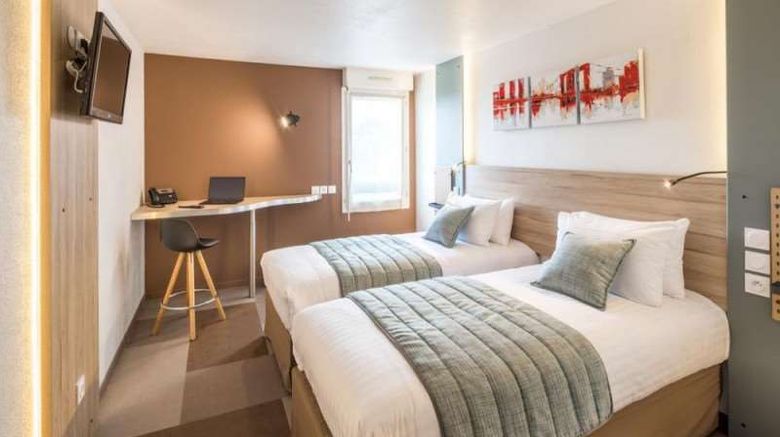 <b>Carre Pau Airport Hotel Room</b>. Images powered by <a href="https://iceportal.shijigroup.com/" title="IcePortal" target="_blank">IcePortal</a>.