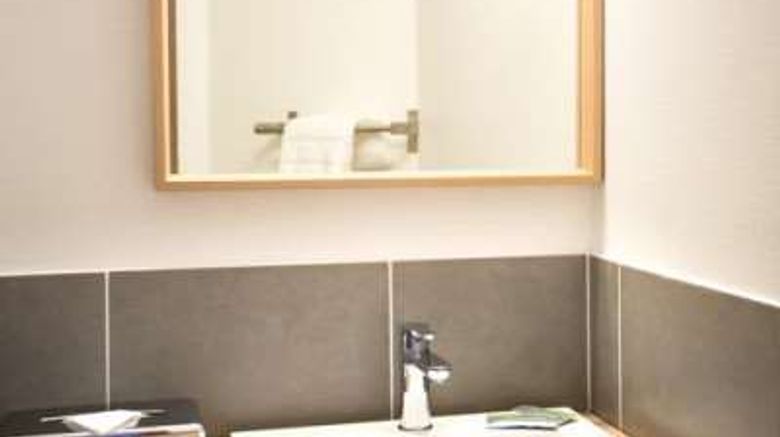 <b>Carre Pau Airport Hotel Room</b>. Images powered by <a href="https://iceportal.shijigroup.com/" title="IcePortal" target="_blank">IcePortal</a>.