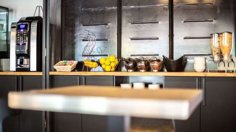 <b>Carre Pau Airport Hotel Restaurant</b>. Images powered by <a href="https://iceportal.shijigroup.com/" title="IcePortal" target="_blank">IcePortal</a>.