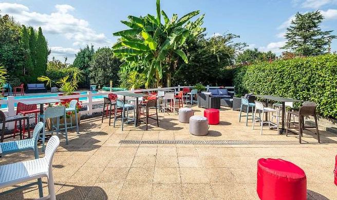 Carre Pau Airport Hotel Exterior
