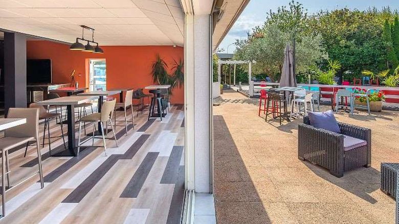 <b>Carre Pau Airport Hotel Restaurant</b>. Images powered by <a href="https://iceportal.shijigroup.com/" title="IcePortal" target="_blank">IcePortal</a>.