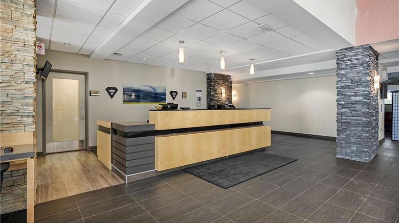 <b>Best Western Plus Airport Inn & Suites Lobby</b>. Images powered by <a href="https://iceportal.shijigroup.com/" title="IcePortal" target="_blank">IcePortal</a>.