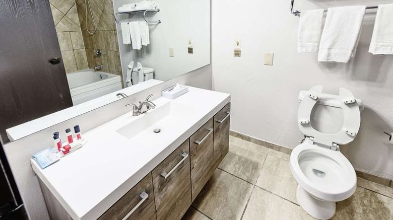 <b>Super 8 by Wyndham High Point Room</b>. Images powered by <a href="https://iceportal.shijigroup.com/" title="IcePortal" target="_blank">IcePortal</a>.
