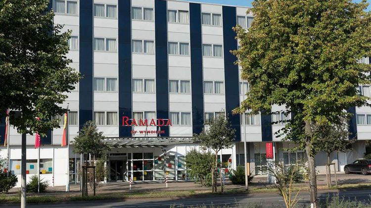 Ramada by Wyndham Hannover Exterior