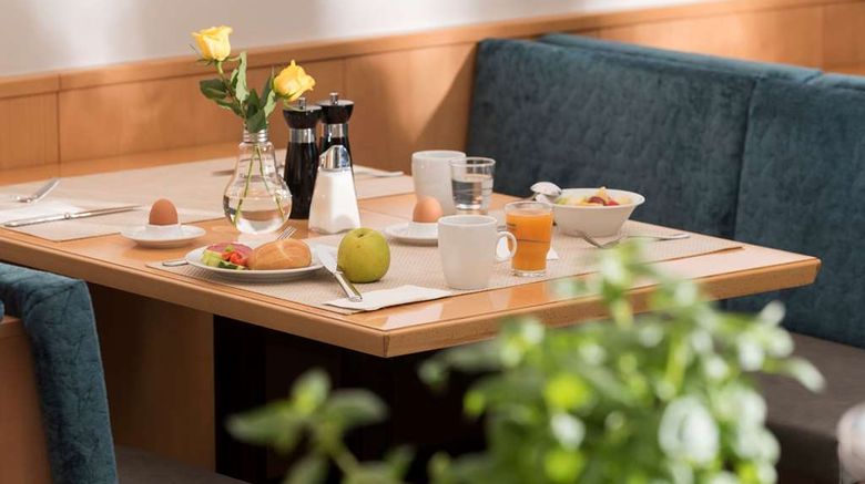 <b>Ramada by Wyndham Hannover Restaurant</b>. Images powered by <a href="https://iceportal.shijigroup.com/" title="IcePortal" target="_blank">IcePortal</a>.