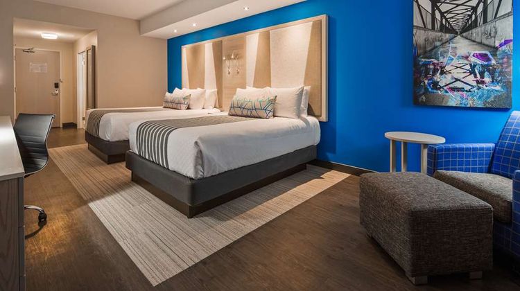 Best Western Premier East Inn & Suites Room