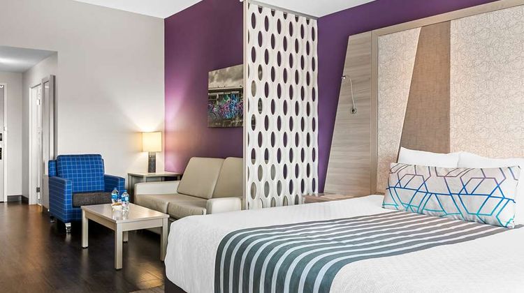 Best Western Premier East Inn & Suites Room