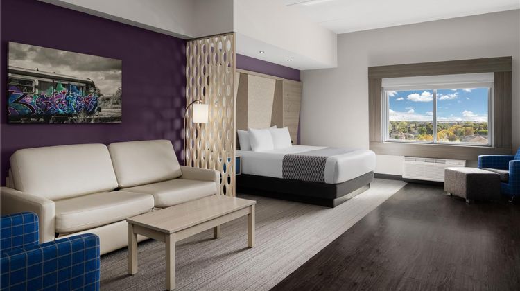 Best Western Premier East Inn & Suites Room