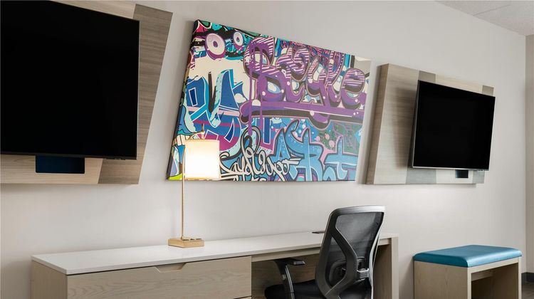 Best Western Premier East Inn & Suites Room