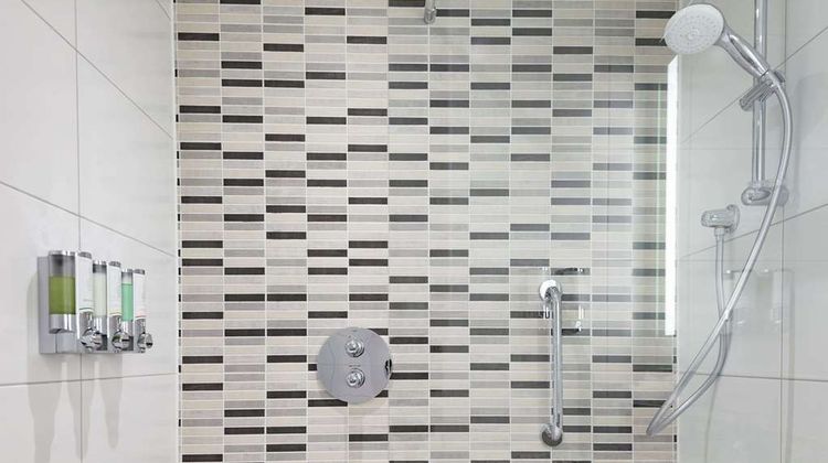 Hampton by Hilton Edinburgh Airport Room