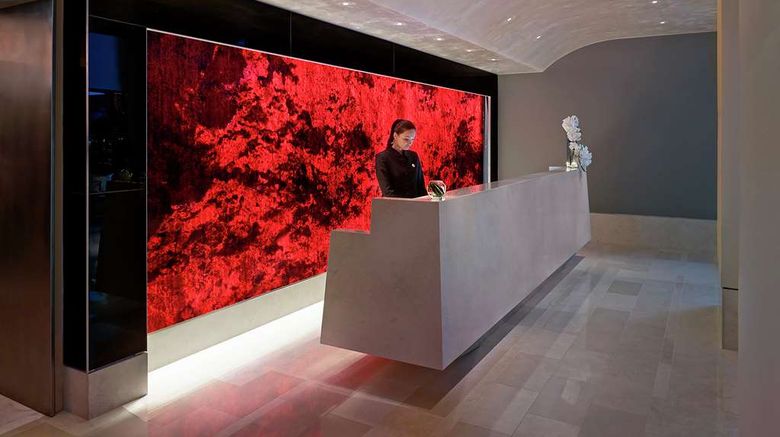 <b>Hilton Club The Quin New York Lobby</b>. Images powered by <a href="https://iceportal.shijigroup.com/" title="IcePortal" target="_blank">IcePortal</a>.