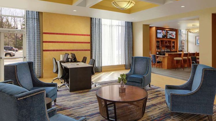 DoubleTree by Hilton Richmond Airport Lobby