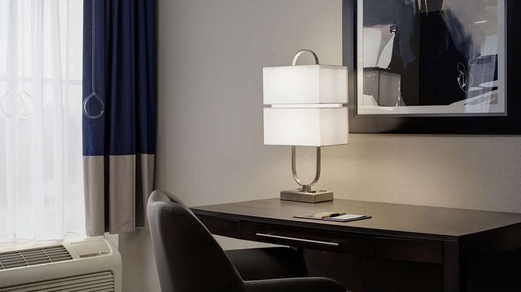 DoubleTree by Hilton Richmond Airport Room