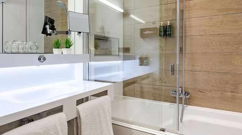 <b>Hotel B55 Room</b>. Images powered by <a href="https://iceportal.shijigroup.com/" title="IcePortal" target="_blank">IcePortal</a>.