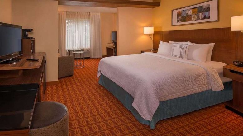 <b>Baymont by Wyndham Chambersburg Room</b>. Images powered by <a href="https://iceportal.shijigroup.com/" title="IcePortal" target="_blank">IcePortal</a>.