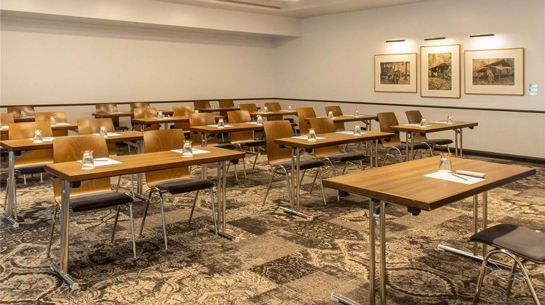 <b>Mercure Fra Airport Langen Meeting</b>. Images powered by <a href="https://iceportal.shijigroup.com/" title="IcePortal" target="_blank">IcePortal</a>.