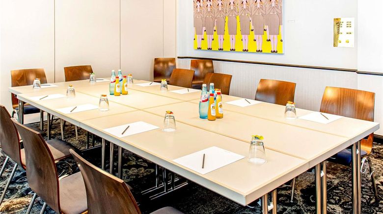 <b>Mercure Fra Airport Langen Meeting</b>. Images powered by <a href="https://iceportal.shijigroup.com/" title="IcePortal" target="_blank">IcePortal</a>.