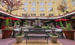 Harrison Lake Hotel