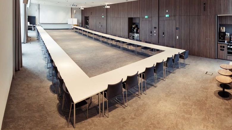 <b>Hotel Rainers21 Meeting</b>. Images powered by <a href="https://iceportal.shijigroup.com/" title="IcePortal" target="_blank">IcePortal</a>.