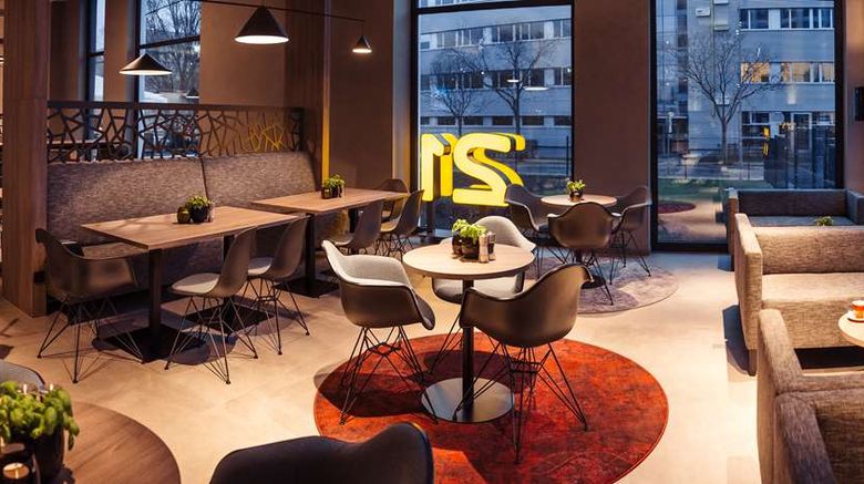 <b>Hotel Rainers21 Lobby</b>. Images powered by <a href="https://iceportal.shijigroup.com/" title="IcePortal" target="_blank">IcePortal</a>.