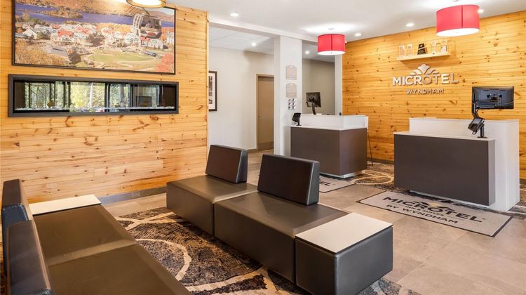 Microtel Inn & Suites Mont-Tremblant Lobby