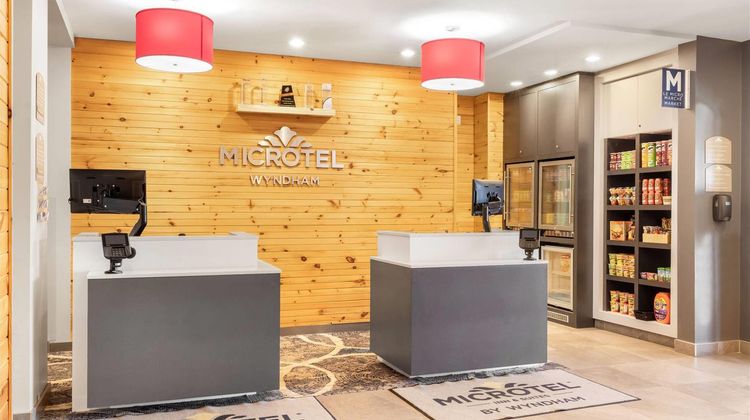 Microtel Inn & Suites Mont-Tremblant Lobby