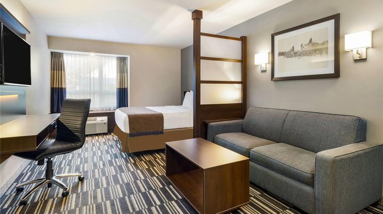 Microtel Inn & Suites Mont-Tremblant Room