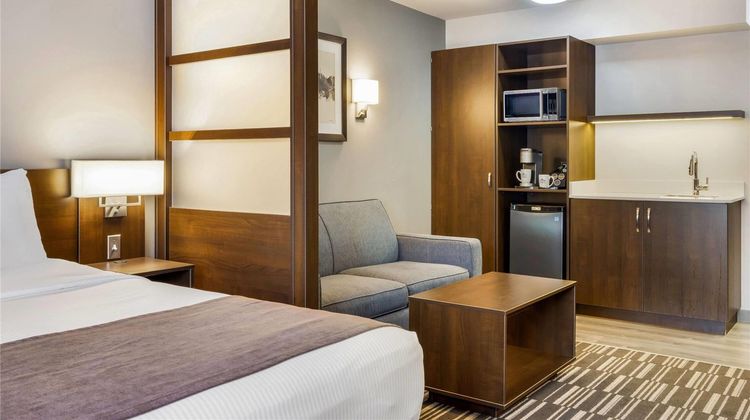 Microtel Inn & Suites Mont-Tremblant Room