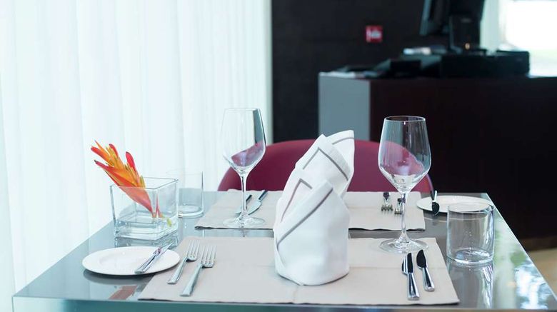<b>Doubletree by Hilton Pointe-Noire Restaurant</b>. Images powered by <a href="https://iceportal.shijigroup.com/" title="IcePortal" target="_blank">IcePortal</a>.