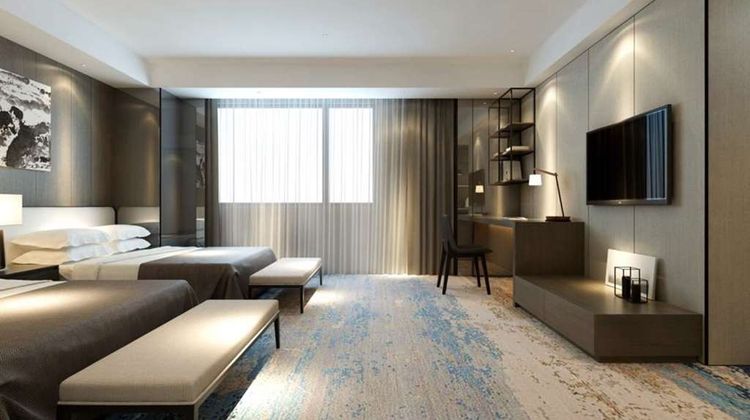 Queena Plaza Hotel Room