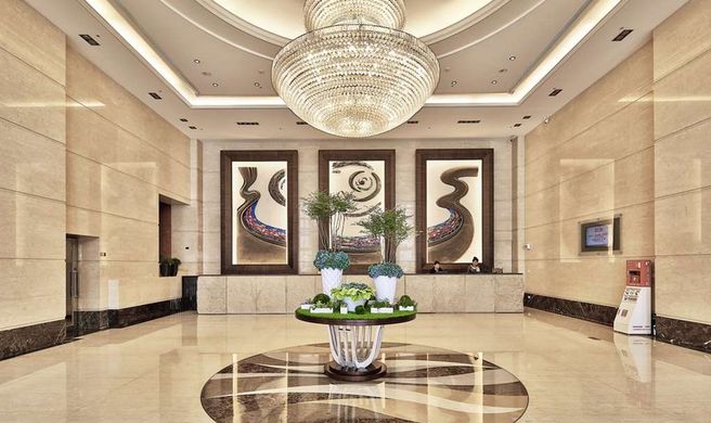 Queena Plaza Hotel Lobby