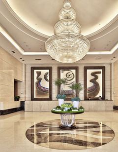 Queena Plaza Hotel