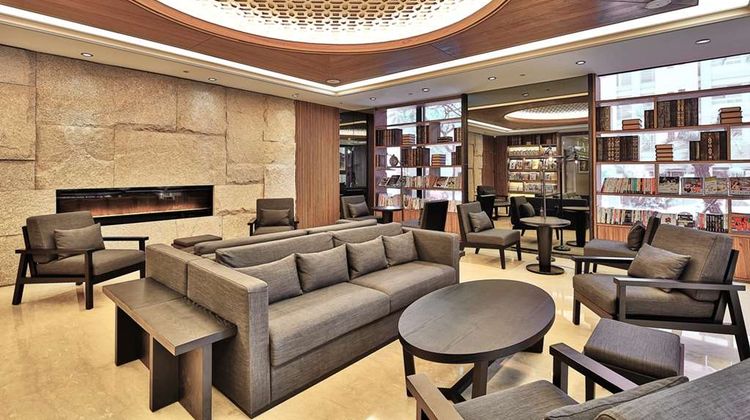 Queena Plaza Hotel Lobby