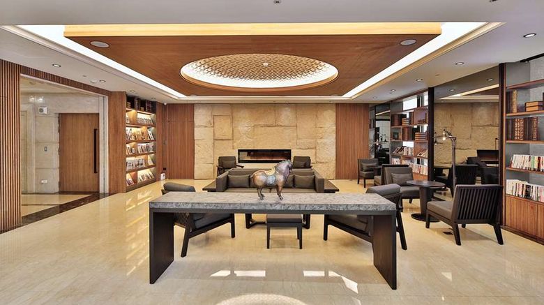<b>Queena Plaza Hotel Lobby</b>. Images powered by <a href="https://iceportal.shijigroup.com/" title="IcePortal" target="_blank">IcePortal</a>.