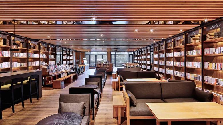 <b>Queena Plaza Hotel Restaurant</b>. Images powered by <a href="https://iceportal.shijigroup.com/" title="IcePortal" target="_blank">IcePortal</a>.