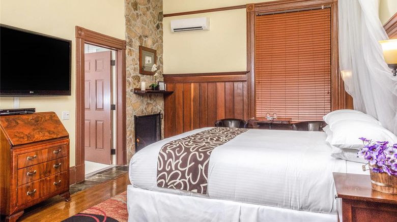 <b>Hotel Napa Valley, an Ascend Hotel Room</b>. Images powered by <a href="https://iceportal.shijigroup.com/" title="IcePortal" target="_blank">IcePortal</a>.