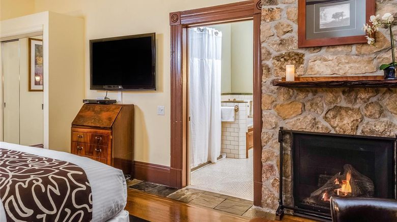 <b>Hotel Napa Valley, an Ascend Hotel Room</b>. Images powered by <a href="https://iceportal.shijigroup.com/" title="IcePortal" target="_blank">IcePortal</a>.
