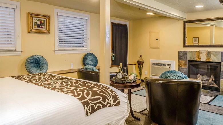 <b>Hotel Napa Valley, an Ascend Hotel Suite</b>. Images powered by <a href="https://iceportal.shijigroup.com/" title="IcePortal" target="_blank">IcePortal</a>.