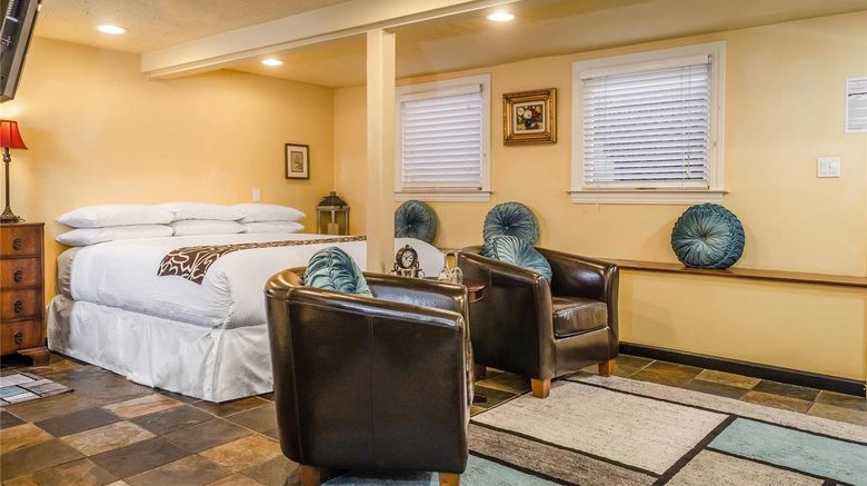 <b>Hotel Napa Valley, an Ascend Hotel Suite</b>. Images powered by <a href="https://iceportal.shijigroup.com/" title="IcePortal" target="_blank">IcePortal</a>.