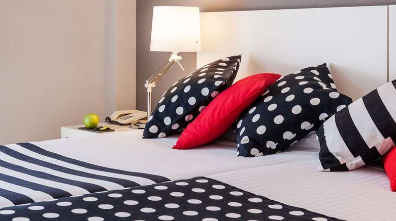 <b>Esentia Togumar Room</b>. Images powered by <a href="https://iceportal.shijigroup.com/" title="IcePortal" target="_blank">IcePortal</a>.