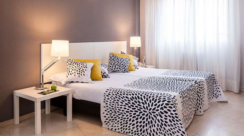 <b>Esentia Togumar Room</b>. Images powered by <a href="https://iceportal.shijigroup.com/" title="IcePortal" target="_blank">IcePortal</a>.