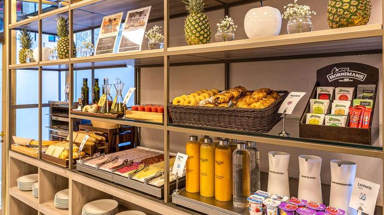 <b>Esentia Togumar Restaurant</b>. Images powered by <a href="https://iceportal.shijigroup.com/" title="IcePortal" target="_blank">IcePortal</a>.