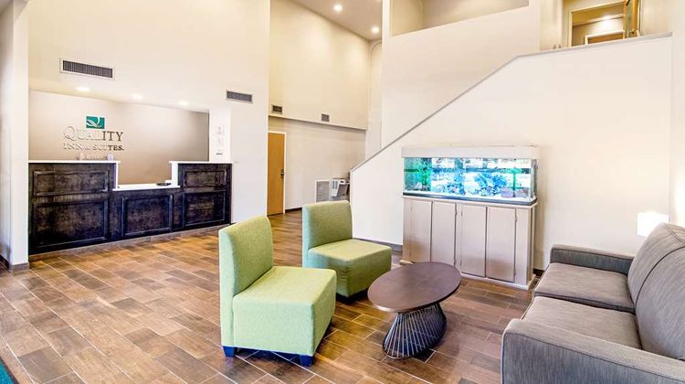 Quality Inn & Suites Gonzales Lobby