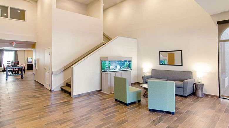 <b>Quality Inn & Suites Gonzales Lobby</b>. Images powered by <a href="https://iceportal.shijigroup.com/" title="IcePortal" target="_blank">IcePortal</a>.
