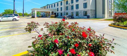Quality Inn & Suites Gonzales Exterior