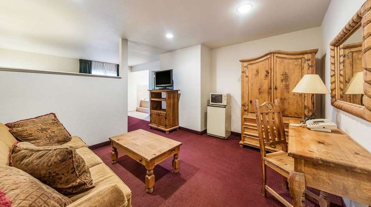 Rodeway Inn, Decatur Suite