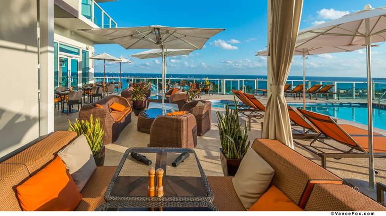 <b>Arya Hotel & Suites Coconut Grove Pool</b>. Images powered by <a href="https://iceportal.shijigroup.com/" title="IcePortal" target="_blank">IcePortal</a>.