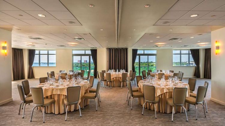 Arya Hotel & Suites Coconut Grove Restaurant