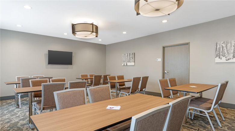 <b>Best Western Plus Isanti Meeting</b>. Images powered by <a href="https://iceportal.shijigroup.com/" title="IcePortal" target="_blank">IcePortal</a>.