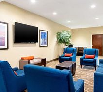 Comfort Inn & Suites Pine Bluff Lobby